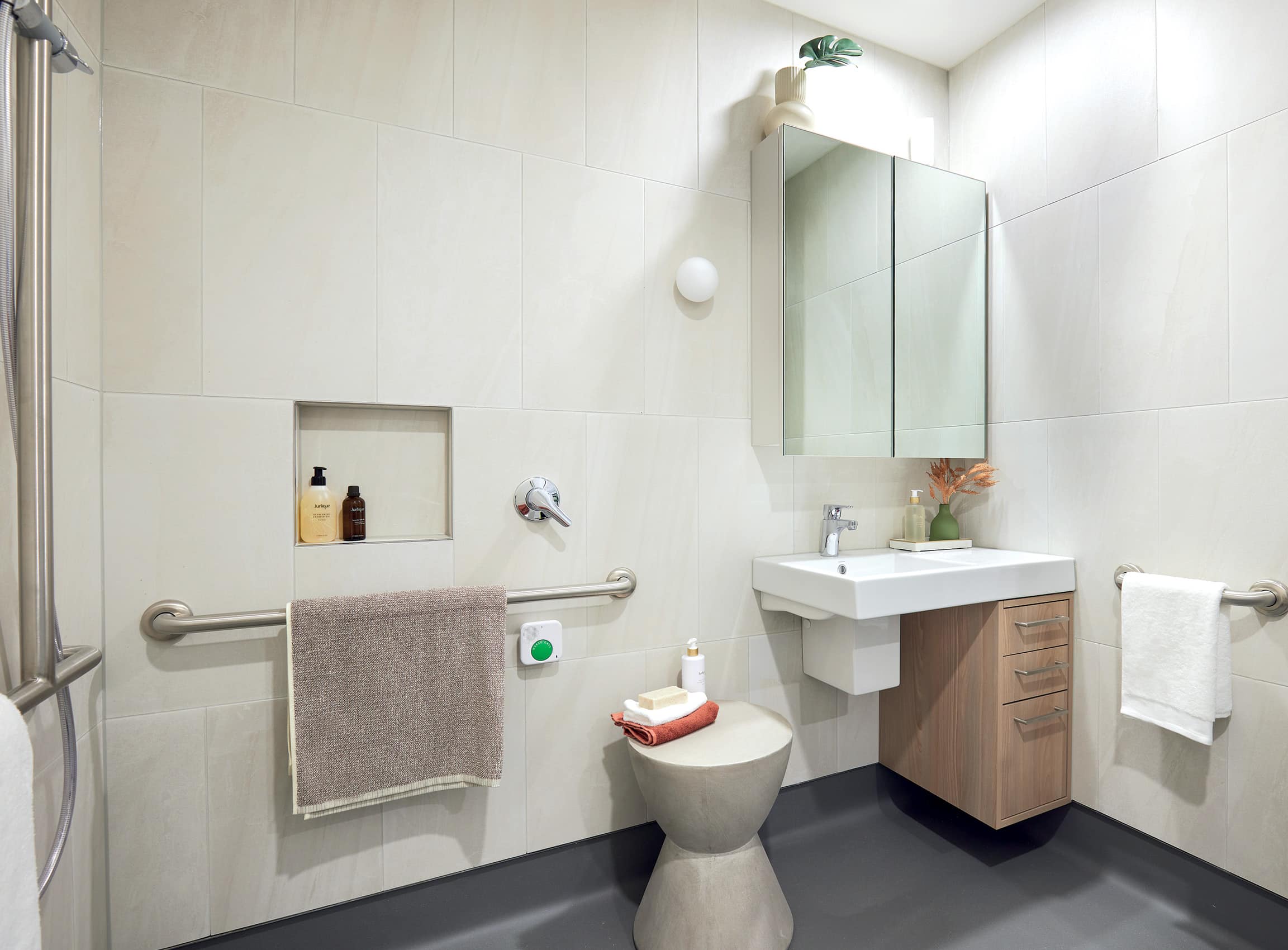 Apartments come with one or two bathrooms featuring elegant finishes. 